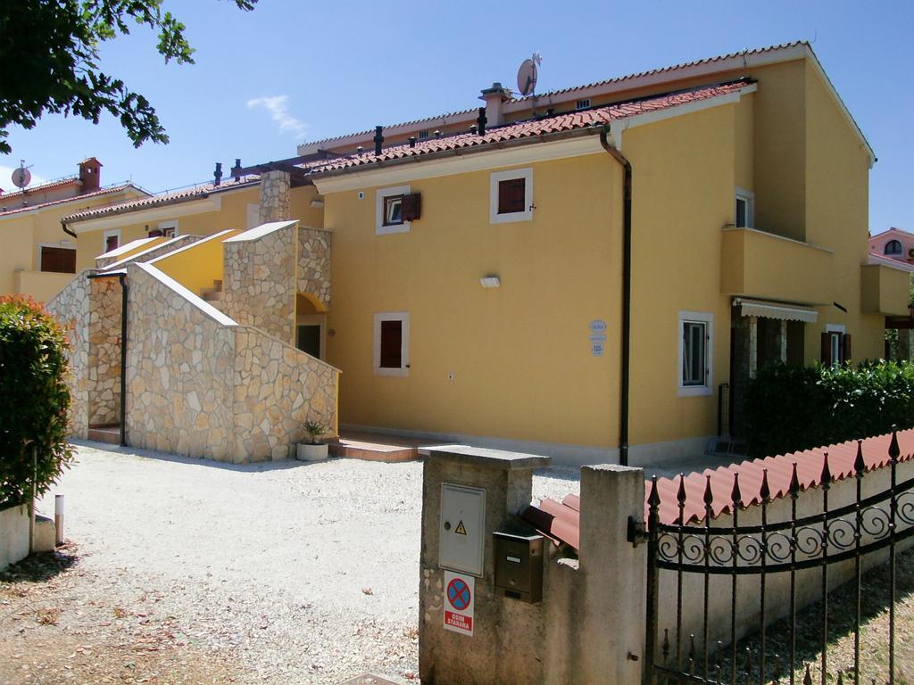 Oliva Holiday Apartment Banjole Bagian luar foto